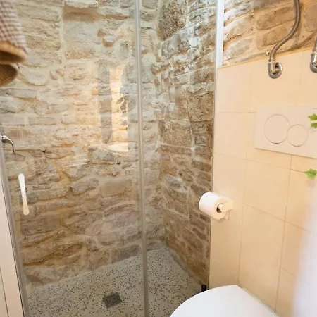 Piccola Pietra Bianca Affittacamere Giovinazzo